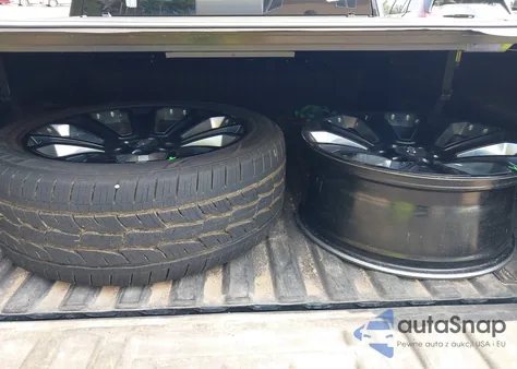 2018 Chevrolet Silverado 1500 2Lt from USA, damaged, VIN 3GCUKREC8JG603553